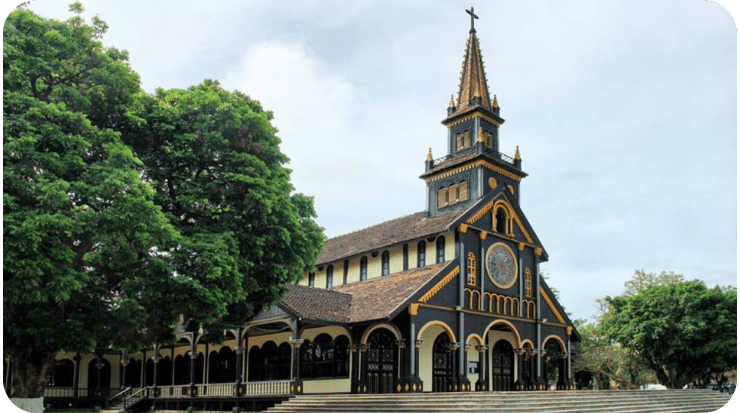 Igreja de madeira Kon Tum